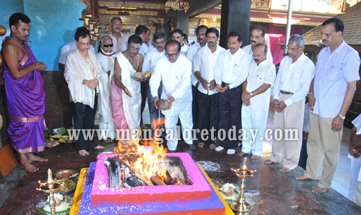 Congress candidate Janardhana Poojary files nomination